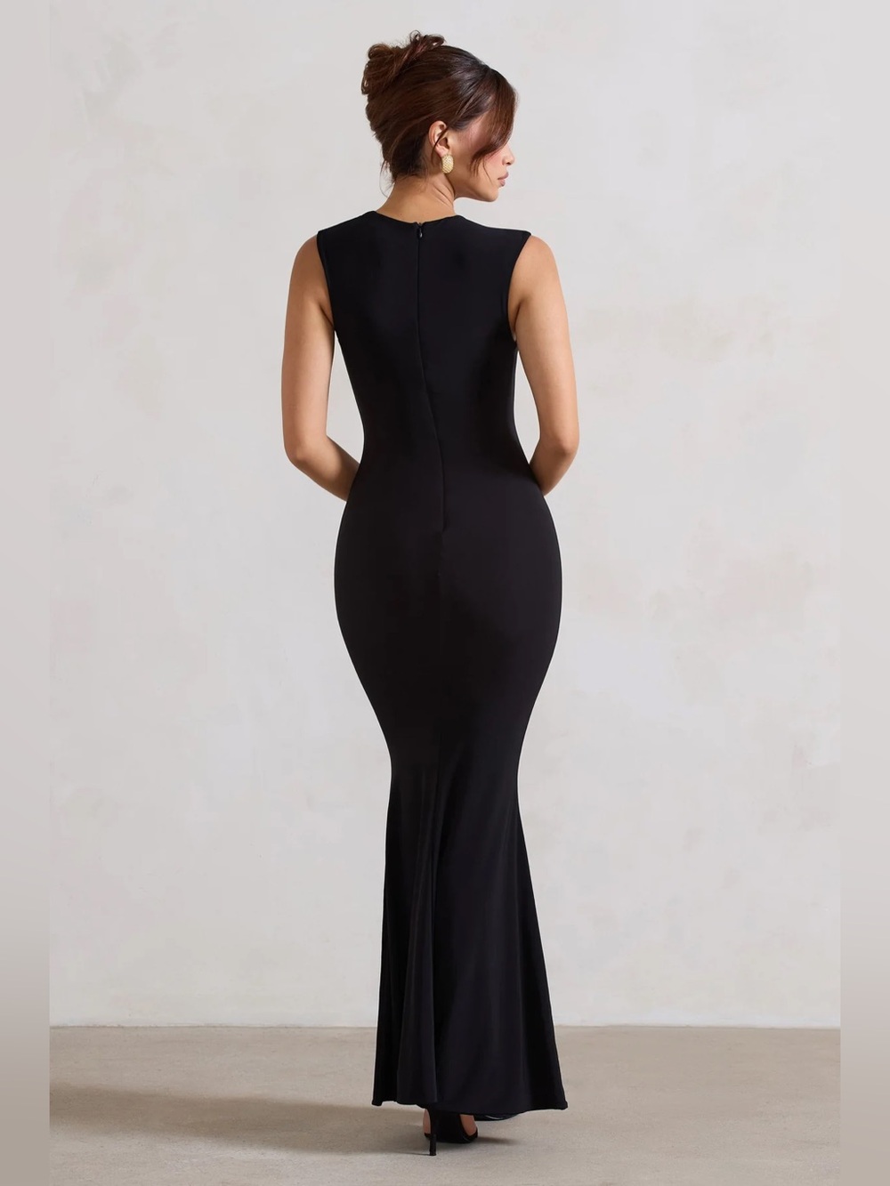 BEHIND THE SCENES
Black Sleeveless Cut-Out Maxi Dress - Picture 2 of 6